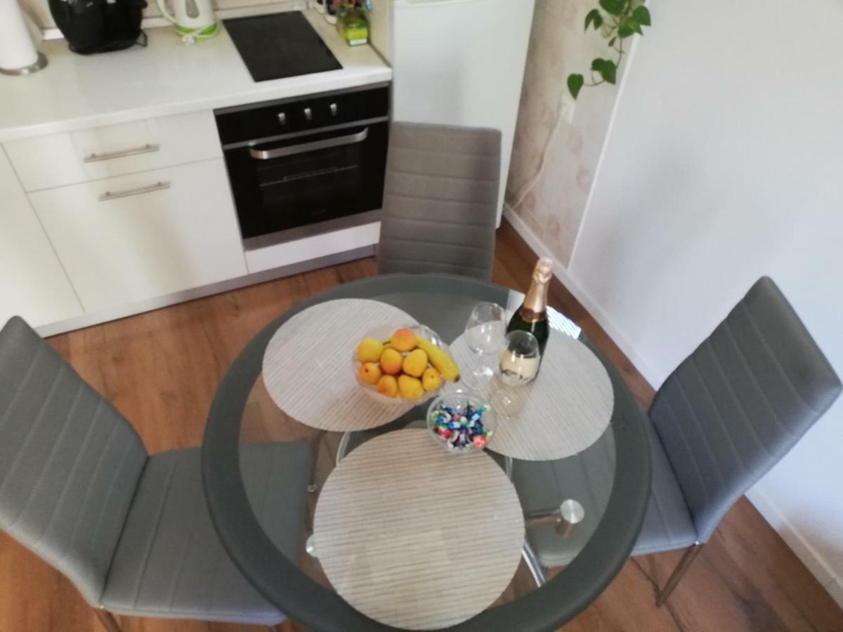 Bond With Private Parking Apartment Zadar Exterior photo
