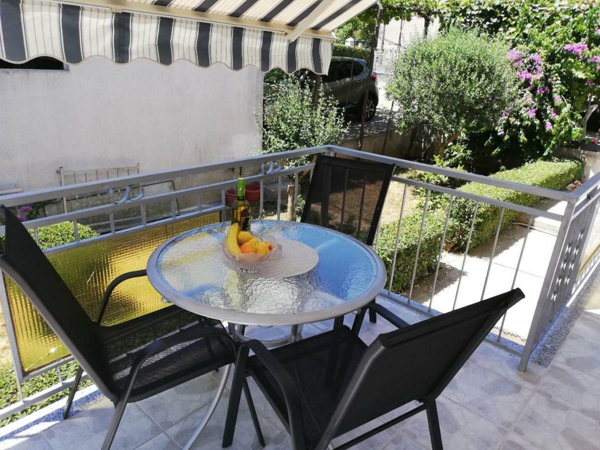 Bond With Private Parking Apartment Zadar Exterior photo
